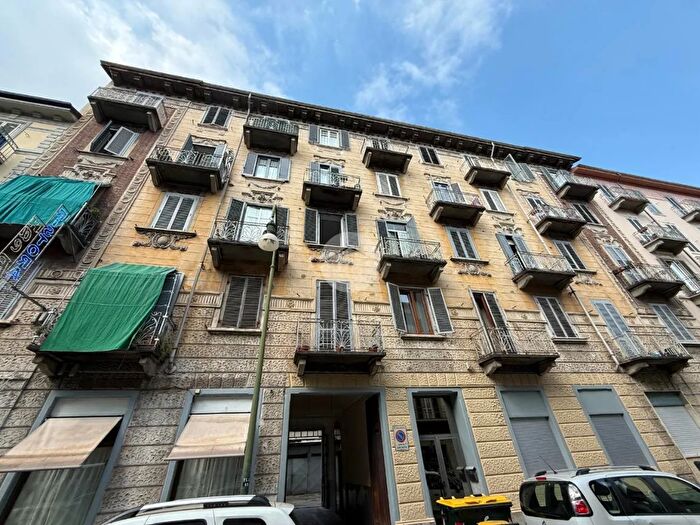 Appartamento trilocale in affitto in Via Vigone, Torino