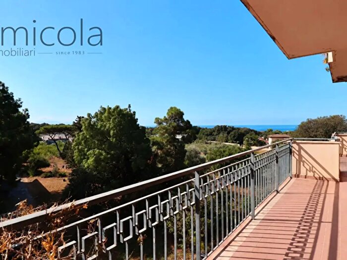 Appartamento con 6 locali in vendita in Portici