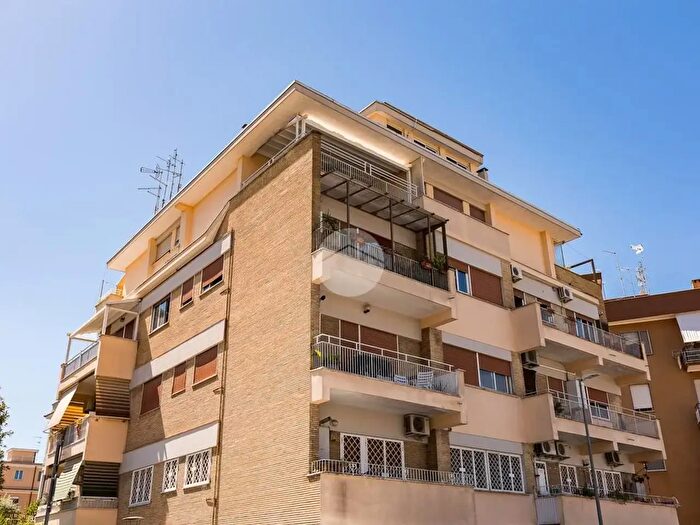 Appartamento monolocale in vendita in Via Innocenzo IV, Roma