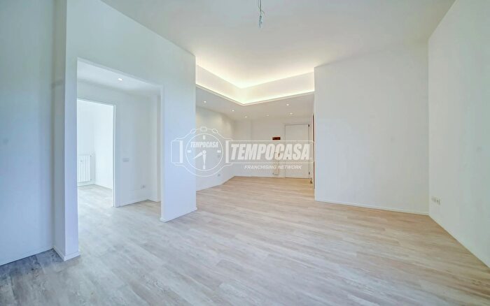 Appartamento trilocale in vendita in Via Volta, Cassano Magnago