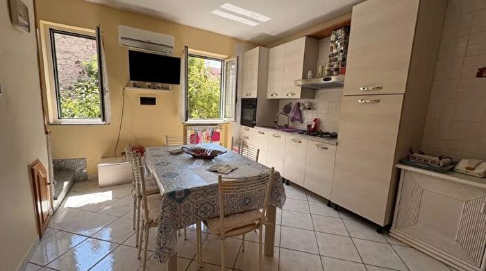 Appartamento con 11 locali in vendita in Piazza delle Benedettine Fondi Centro Centro Storico, Fondi