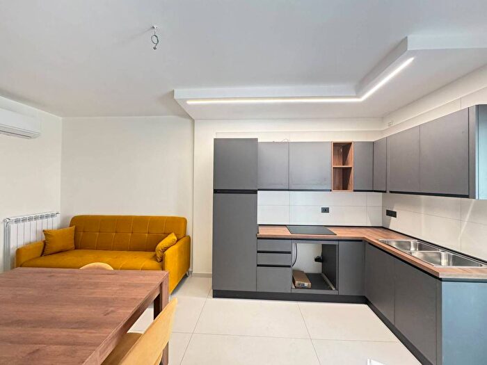 Appartamento trilocale in affitto in Via della Stadera, Zona Industriale Marina, Napoli