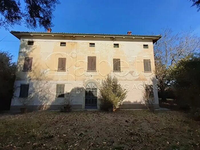 Casa con 12 locali in vendita in Via Fascinata, Argenta