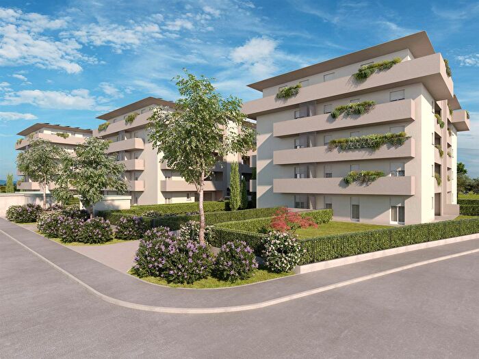 Appartamento trilocale in vendita in Via Marconi, Curno