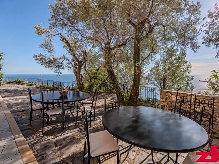Casa con 14 locali in vendita in Via alla Scuola di Agricoltura, Genova