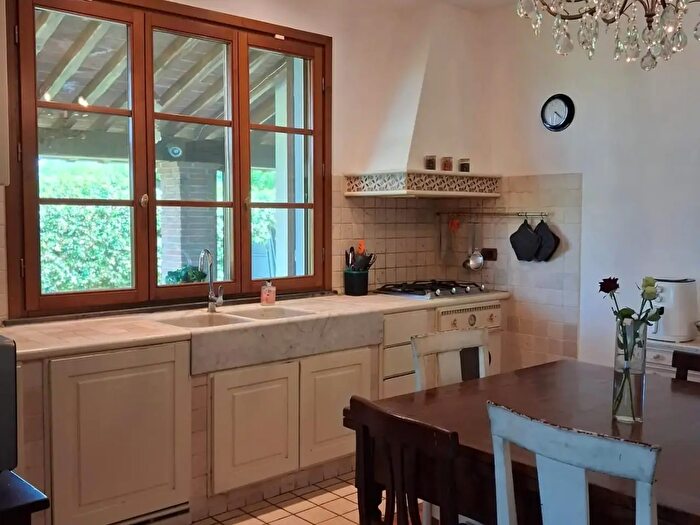 Casa con 9 locali in vendita in Castelfranco Di Sotto