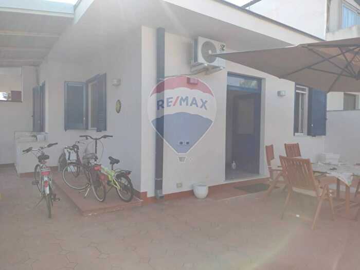 Casa trilocale in vendita in Via Carrata, Mascali