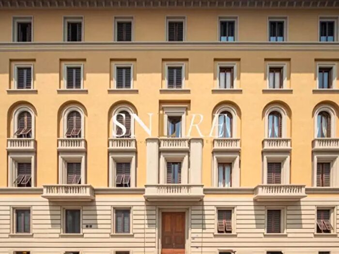 Appartamento con 6 locali in vendita in Via Lorenzo Il Magnifico, Firenze