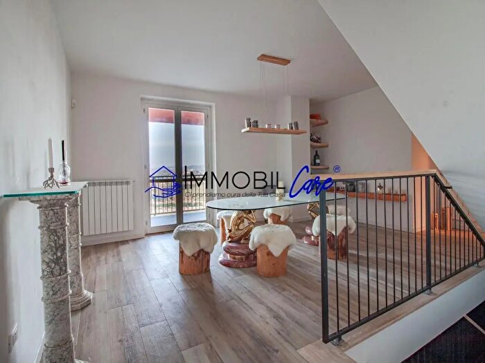 Appartamento con 5 locali in vendita in Collesalvetti