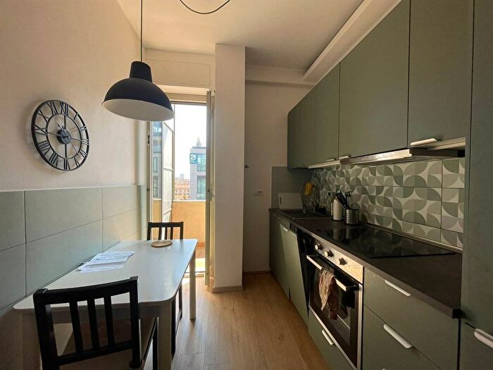 Appartamento trilocale in affitto in Alzaia Naviglio Pavese, Navigli Darsena, Milano