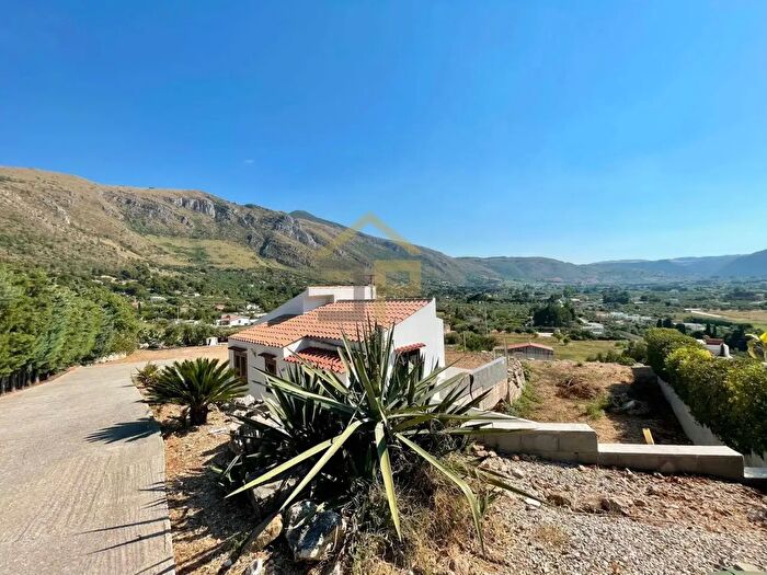 Casa quadrilocale in vendita in Contrada Castellaccio Snc, Castellammare Del Golfo