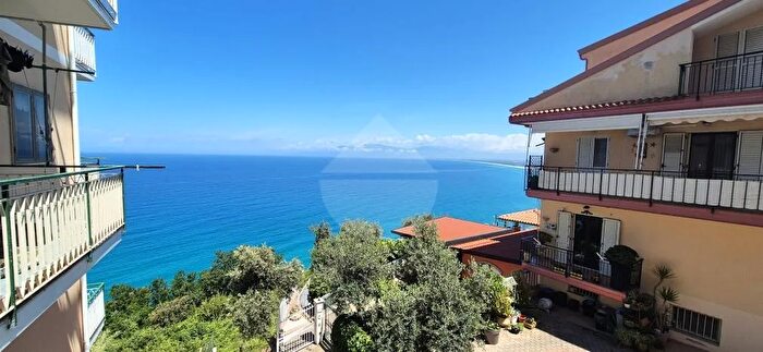 Appartamento trilocale in vendita in Pizzo