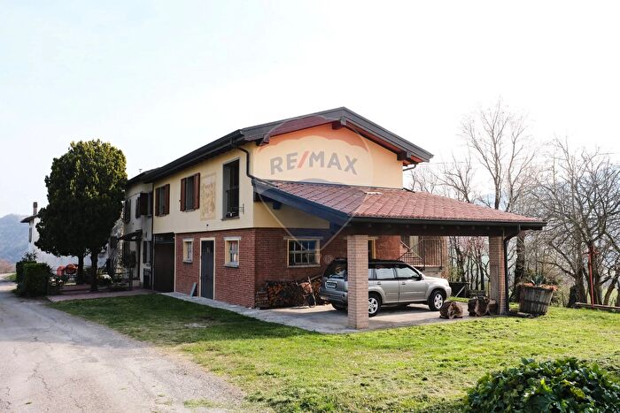 Casa con 5 locali in vendita in Strada Carancini, Pellegrino Parmense