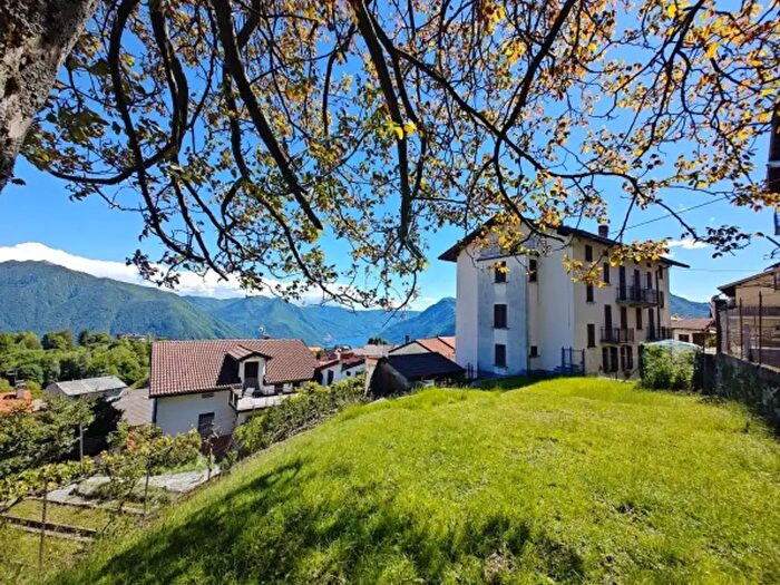 Casa con 6 locali in vendita in Via Dossello, Pigra