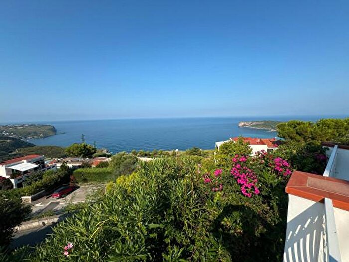 Casa con 5 locali in vendita in Villaggio del Bridge, San Nicola Arcella