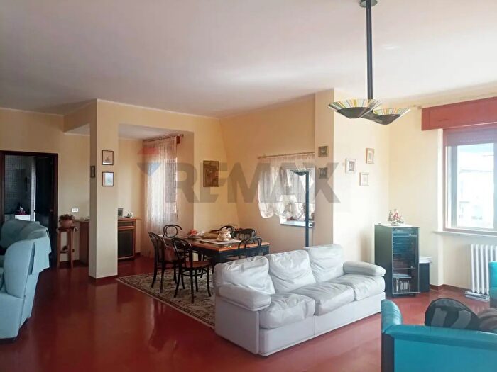 Appartamento con 6 locali in vendita in Via dei Gigli, Lagonegro