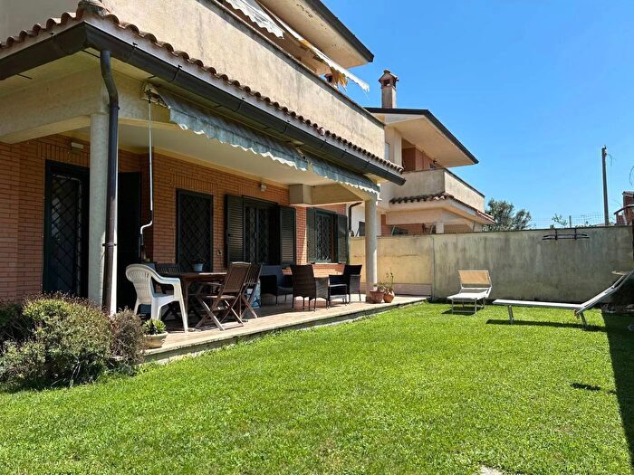 Casa quadrilocale in vendita in Via Guido Gozzano, Anzio