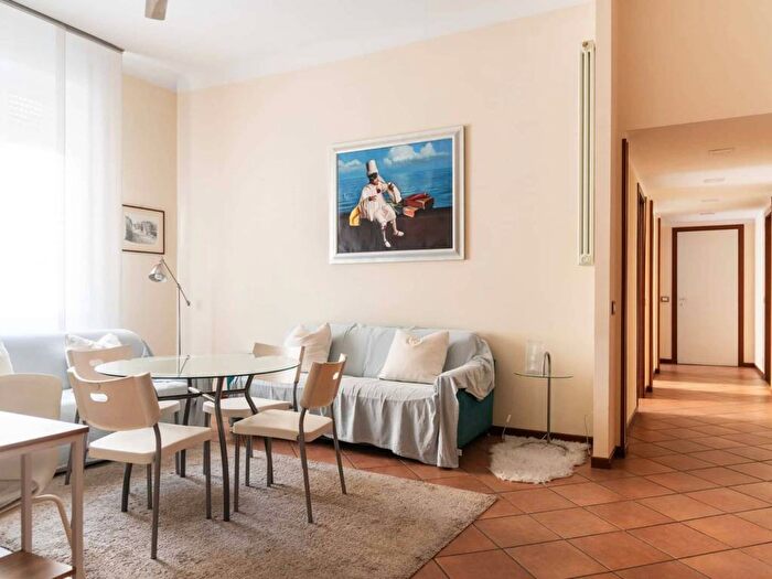 Appartamento trilocale in affitto in Via Giuseppe Compagnoni, Plebisciti Susa, Milano