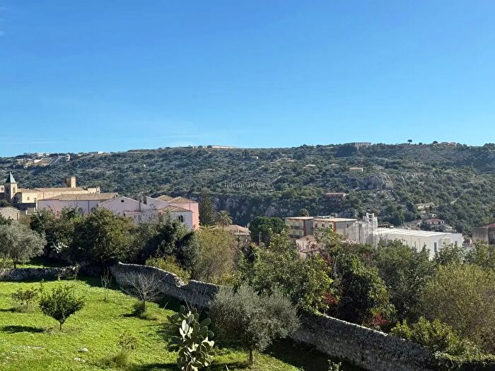 Appartamento quadrilocale in vendita in Via Dente, Modica