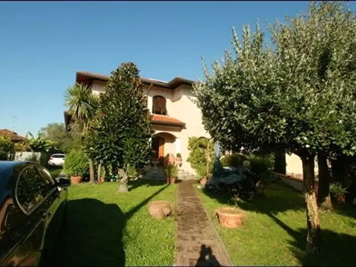 Casa in vendita in Carrara