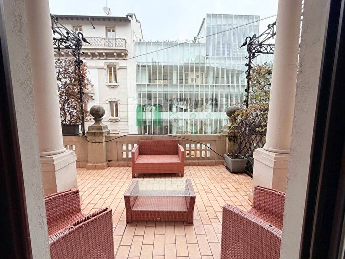 Appartamento con 6 locali in affitto in Via Giuseppe Broggi, Morgagni, Milano