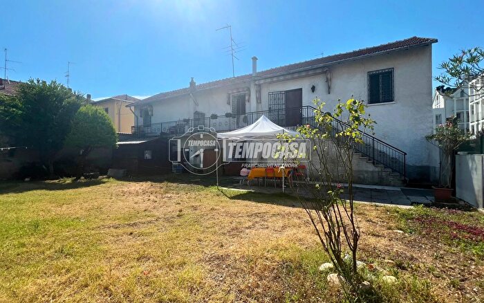 Appartamento trilocale in vendita in Via Francesco Cherubini, Legnano