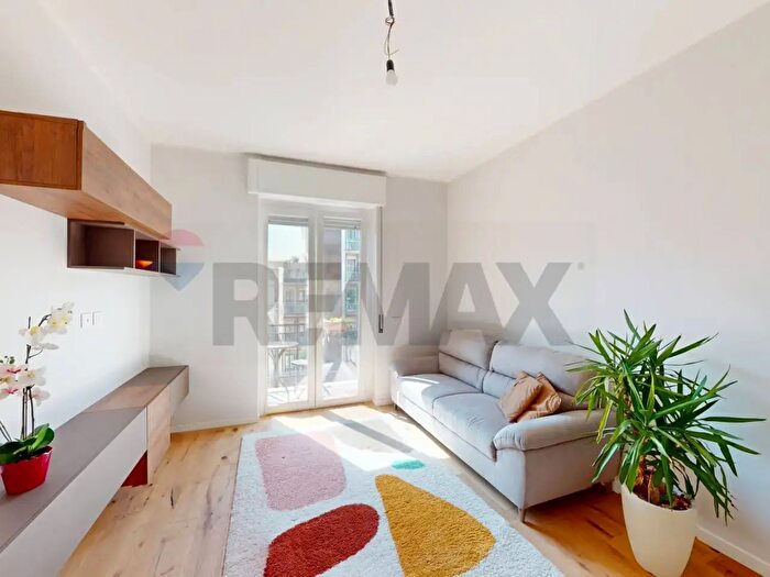 Appartamento trilocale in vendita in Via Doberdo, Milano