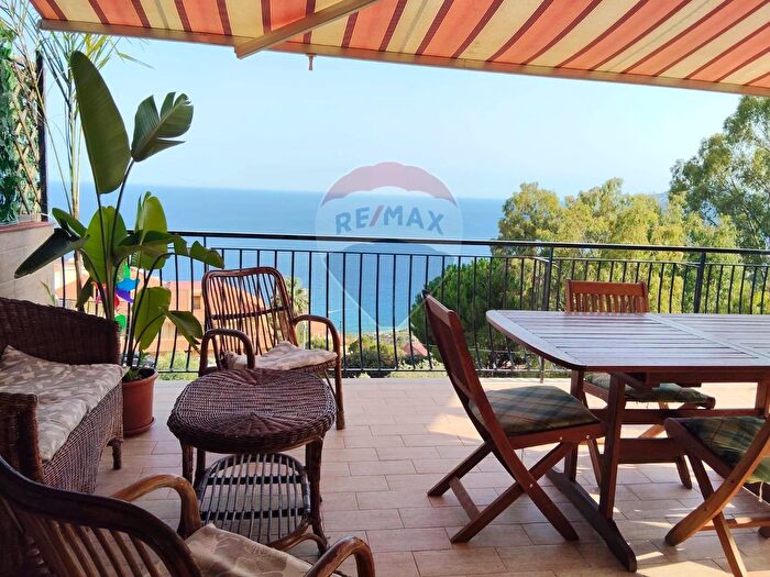 Appartamento trilocale in vendita in Contrada Sillemi, Letojanni