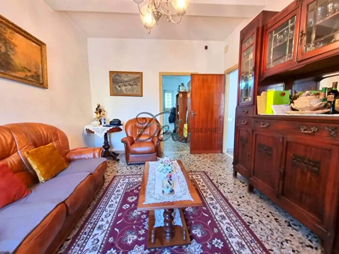 Casa con 9 locali in vendita in Via Don Emilio Angeli, Capannori