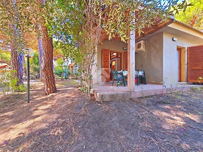 Casa trilocale in vendita in Via dei Pini, Valledoria