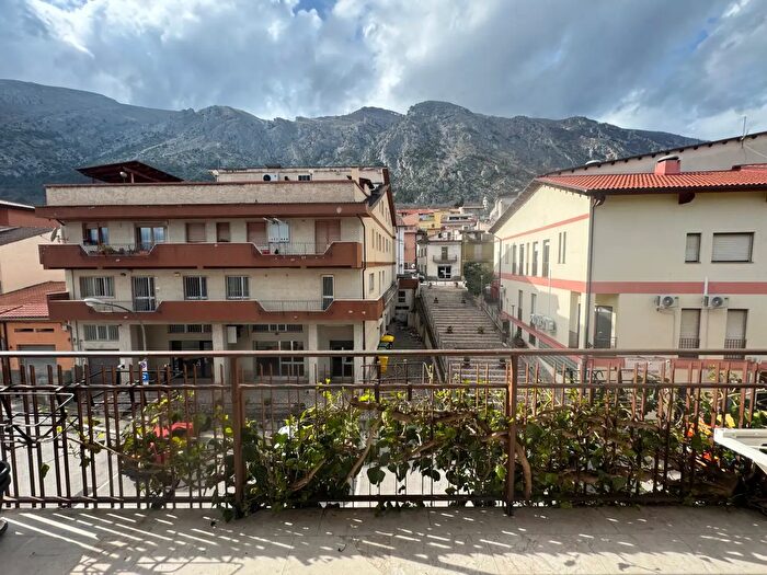 Appartamento con 5 locali in vendita in Via San Rocco, Lama Dei Peligni