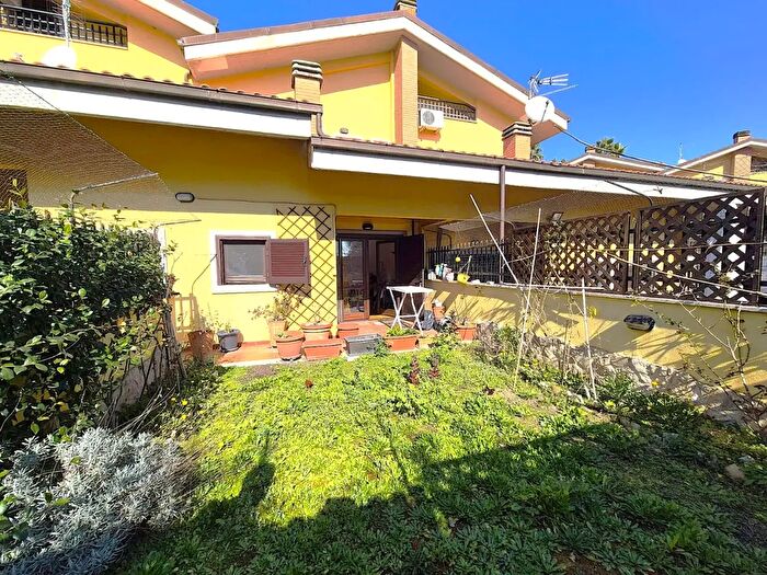 Casa quadrilocale in vendita in Via Giulio Venzi, Roma