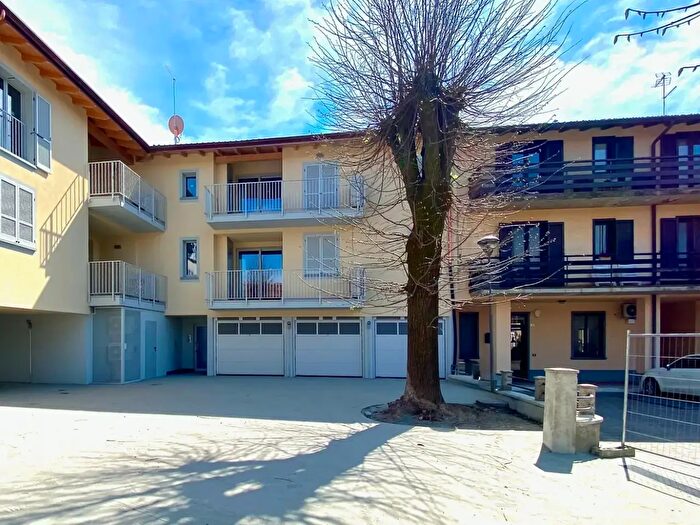 Appartamento trilocale in vendita in Via San Zenone, Mapello