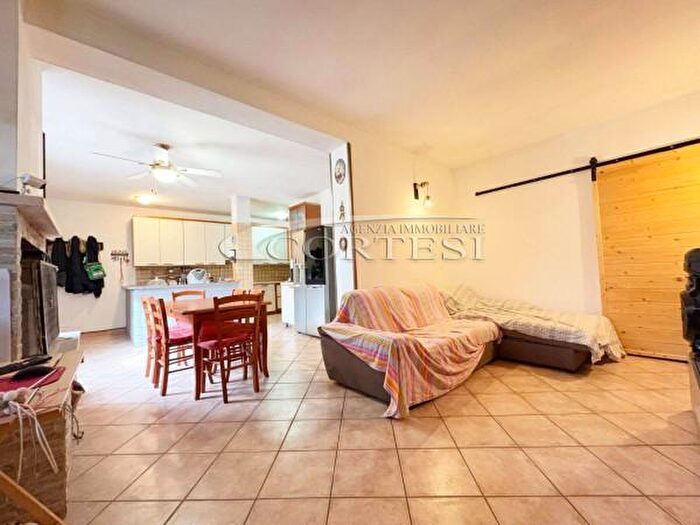 Appartamento quadrilocale in vendita in Via Antonio Cerasi, Trecastelli