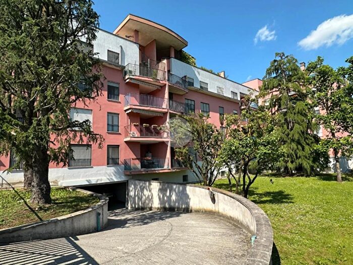 Appartamento quadrilocale in vendita in Via Giovanni Pascoli, Pessano Con Bornago