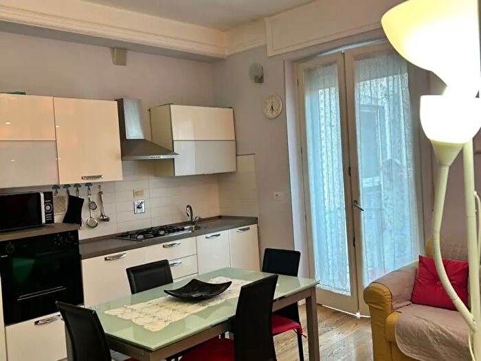 Appartamento trilocale in affitto in Borgo Ognissanti, Firenze
