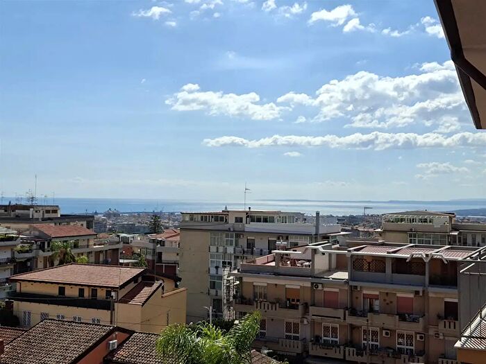 Appartamento con 5 locali in vendita in Via Villafranca, Catania