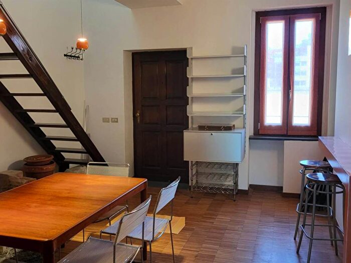 Appartamento trilocale in affitto in via Massarani, Lodi Brenta, Milano