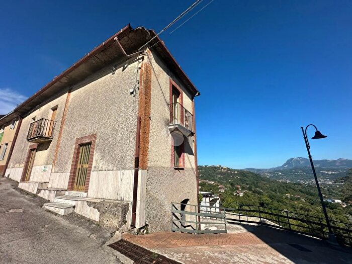 Casa quadrilocale in vendita in Via S Felice, Capriglia Irpina