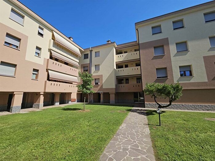 Appartamento trilocale in affitto in Manzoni, Meda