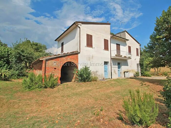 Casa con 8 locali in vendita in Via di Torrita, Montepulciano