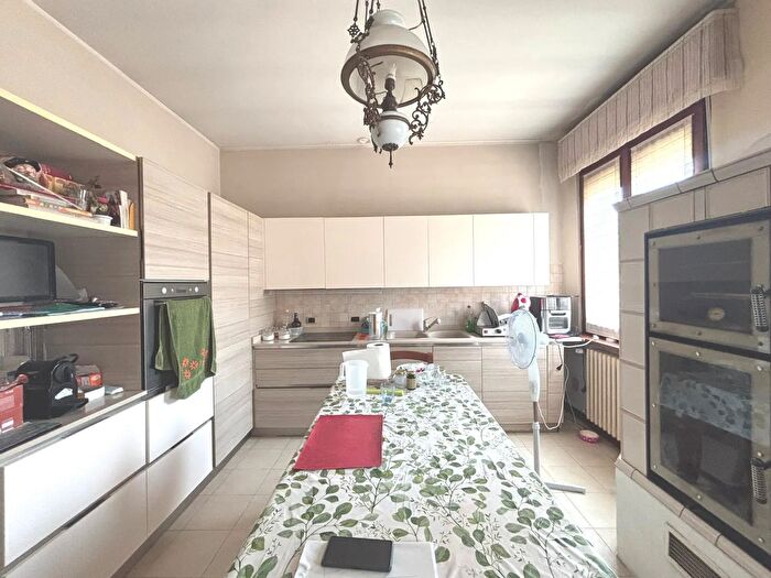 Casa con 7 locali in vendita in Via Scotti, Piacenza