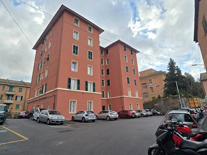 Appartamento trilocale in affitto in Via Bottini, Sturla, Genova