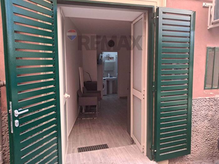 Appartamento bilocale in affitto in Vico Fiorentine a Chiaia, Chiaia, Napoli