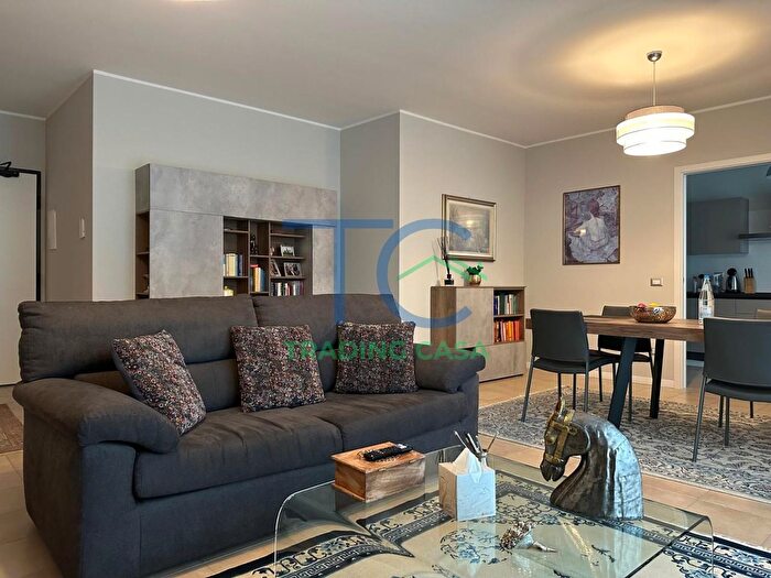 Appartamento trilocale in vendita in Via Roma, Piacenza