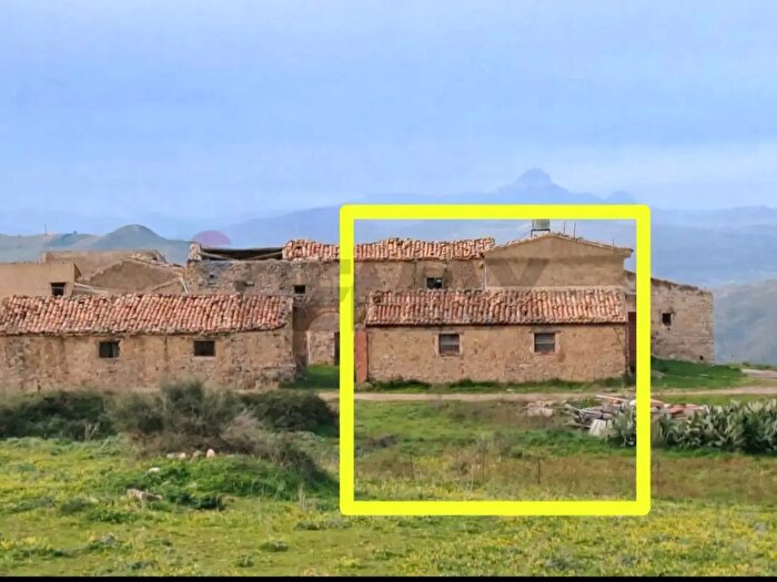 Casa quadrilocale in vendita in Contrada Mondoletto SN, Collesano