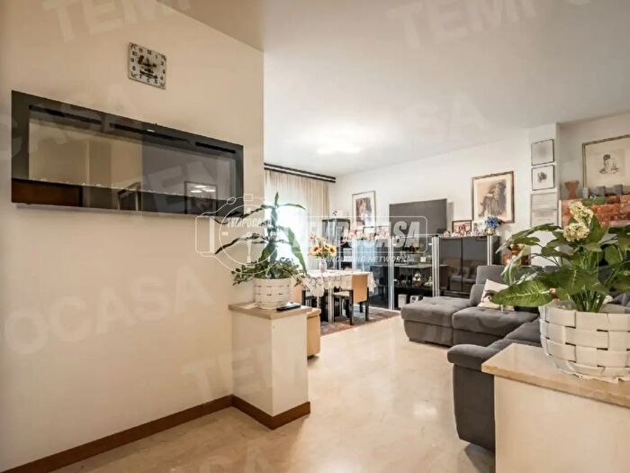 Appartamento con 5 locali in vendita in Via Eugenio Curiel, Imola