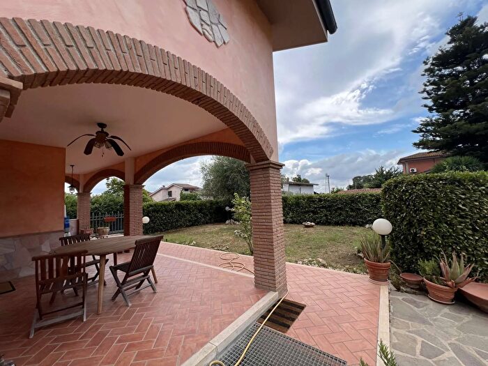 Casa con 5 locali in vendita in Anguillara Sabazia