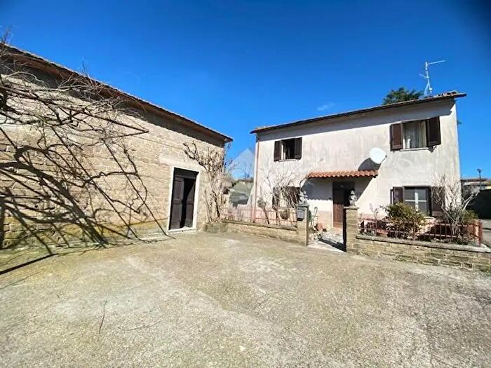 Casa quadrilocale in vendita in Via del Carpine, Montefiascone