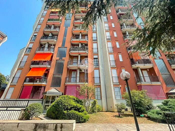 Appartamento trilocale in vendita in Via Gian Rinaldo Carli, Milano